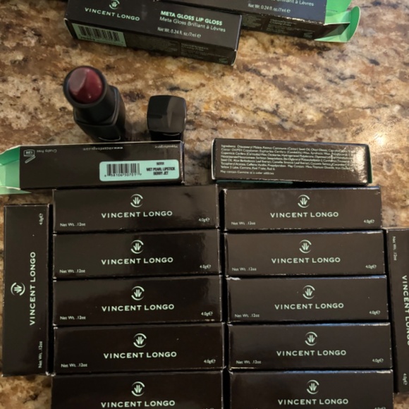 97 items Vincent Longo Assorted Cosmetics - Picture 8 of 16